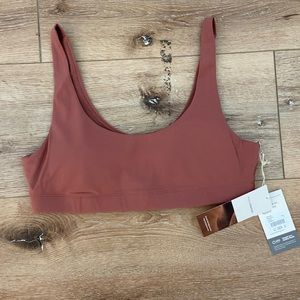 NWT Vuori Daily Bra in Rosewood Large